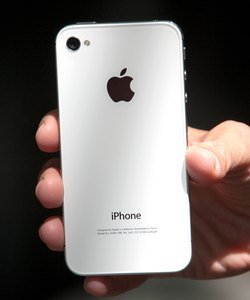 Apple Debuts White Version Of Its Popular iPhone