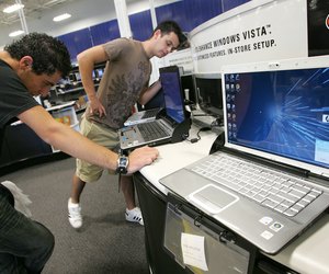 Hewlett-Packard Raises Earnings Estimates