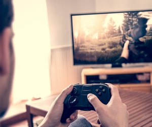 Playing shooter game on console
