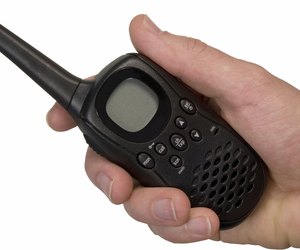 Isolated UHF handheld radio set