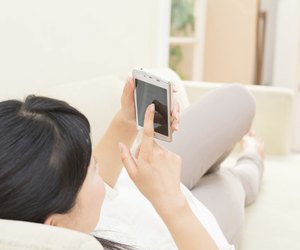 woman who uses the smartphone