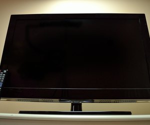how do i clean my flat screen tv