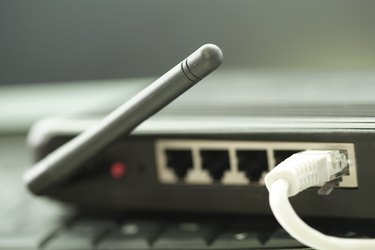 internet connection with wlan router in home office