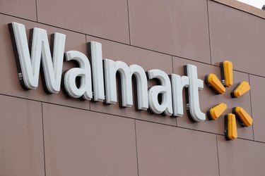 Walmart To Raise Its Minimum Raise To 11 Dollars An Hour