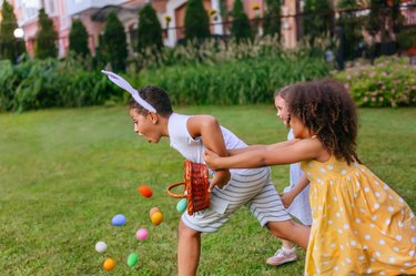 the struggle of children for the number of eggs collected during the Easter hunt