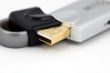 how to download movies from the internet onto a flash drive for free