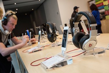 Apple Said To Be In Talks To Purchase Beats Headphones Company