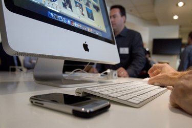 Apple Introduces New Versions Of The iMac Computer And  iLife Applications