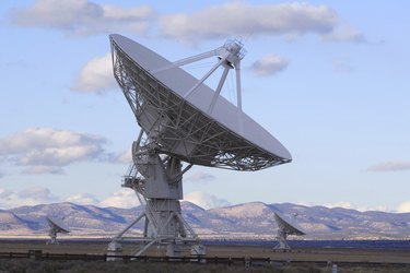 Radio Antennas in the Very Large Array