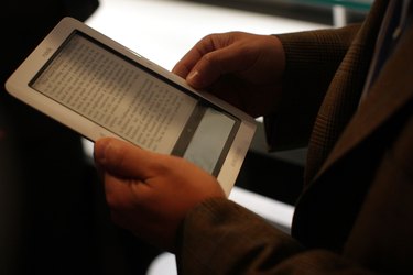 Barnes And Noble Unveils Their E-Book Reader The Nook