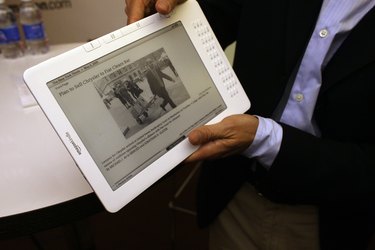 Amazon CEO Jeff Bezos Debuts The New Kindle DX At NYC's Pace University