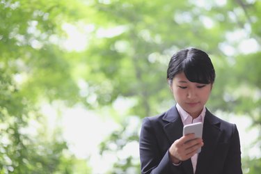 woman with smart phone