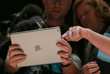 Apple Unveils New Versions Of Popular iPad