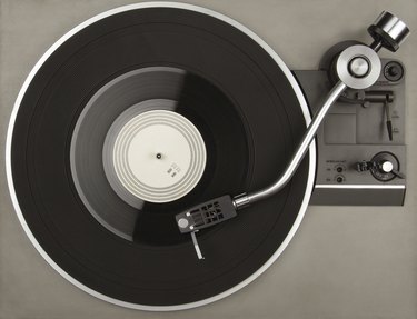 fleksibel professionel attribut What Causes Static Noise in Turntables? | Techwalla