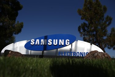 Trial Begins In Apple-Samsung Patent Battle