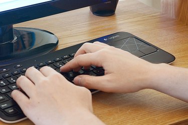 Temmelig sammensnøret Dræbte How to Reset a Logitech Wireless Keyboard | Techwalla