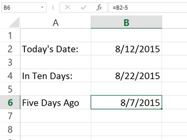 Excel calculates the past date.