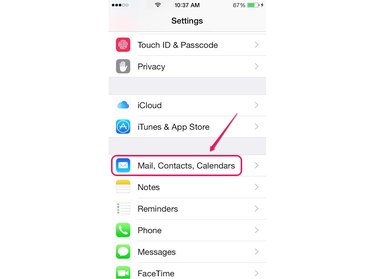 Both the Contacts and Calendar app settings are also available from the Mail, Contacts, Calendars screen.