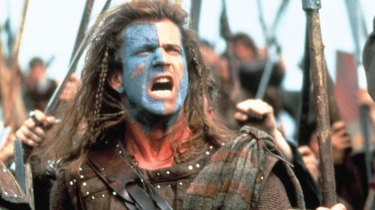Still of William Wallace delivering a battle cry.