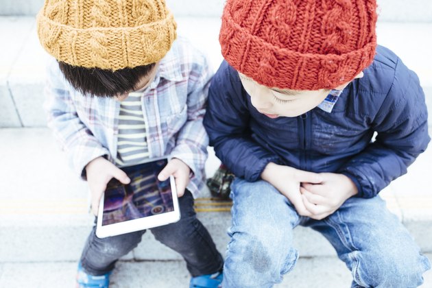Boys who operates a tablet
