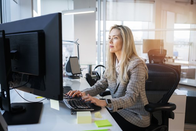 Business woman working at the office