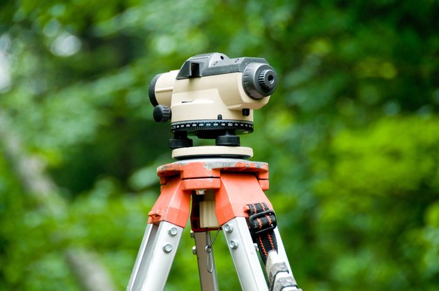 how-to-measure-angles-using-a-theodolite-techwalla