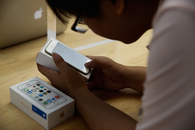Apple Launches iPhone 5s And 5c In China