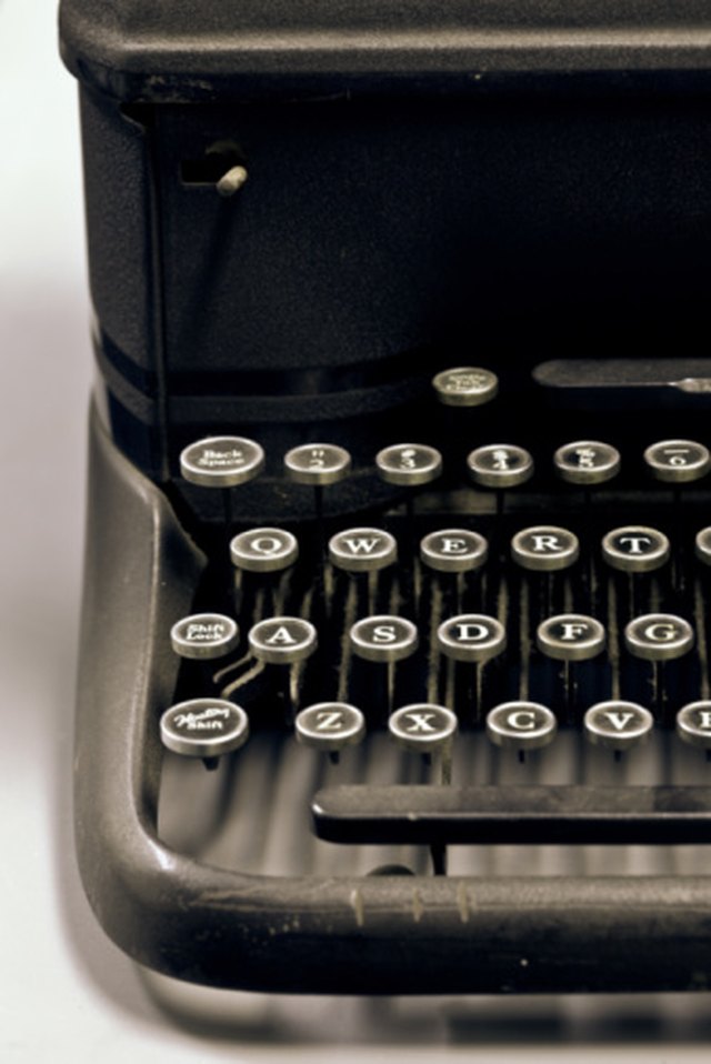 The Advantages of Using a Computer Over a Manual Typewriter | Techwalla