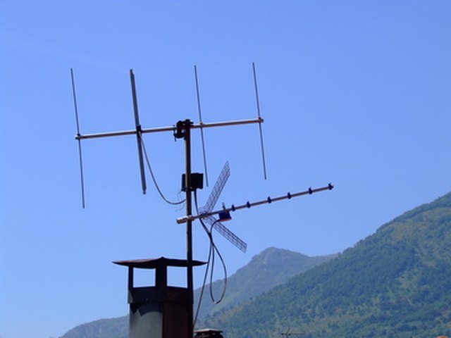 How to Build a VHF UHF TV Antenna | Techwalla