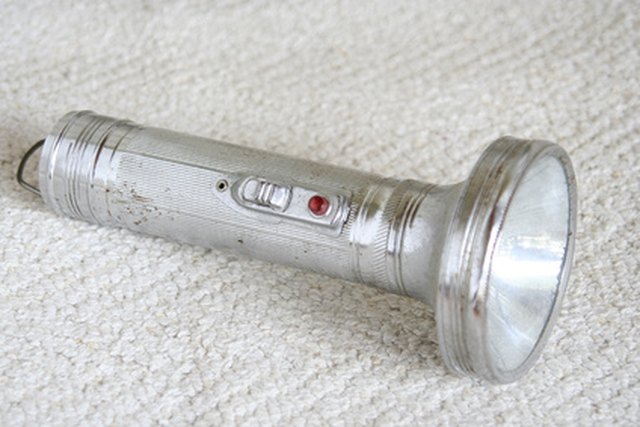 How to Make a Laser Pointer Out of Household Items | Techwalla