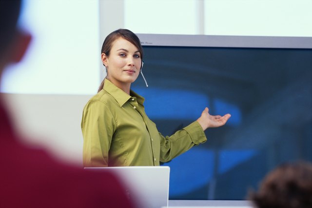 how to make powerpoint notes invisible during presentations