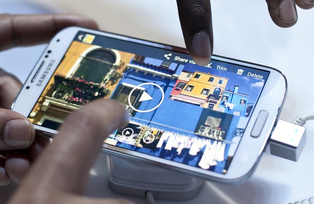 Samsung Debuts Its New Flagship Smartphone, The Galaxy S IV