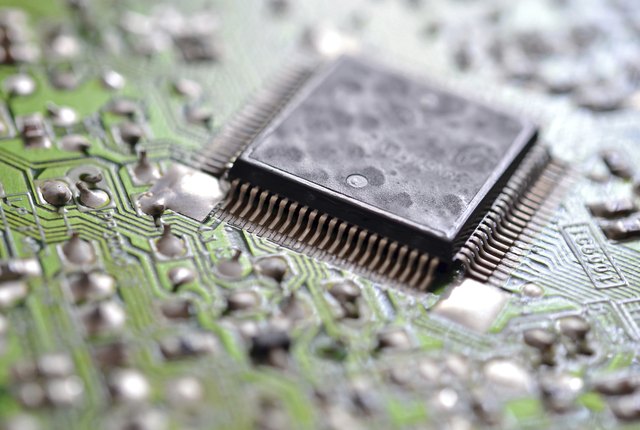 How Does a Microchip Work? | Techwalla