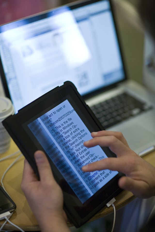 Can I Transfer E-Books From One iPad to Another? | Techwalla